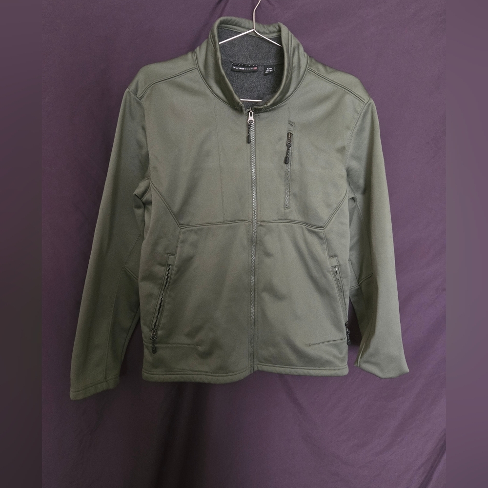 Swiss Tech Mens Water Resistant Softshell Performance Jacket.